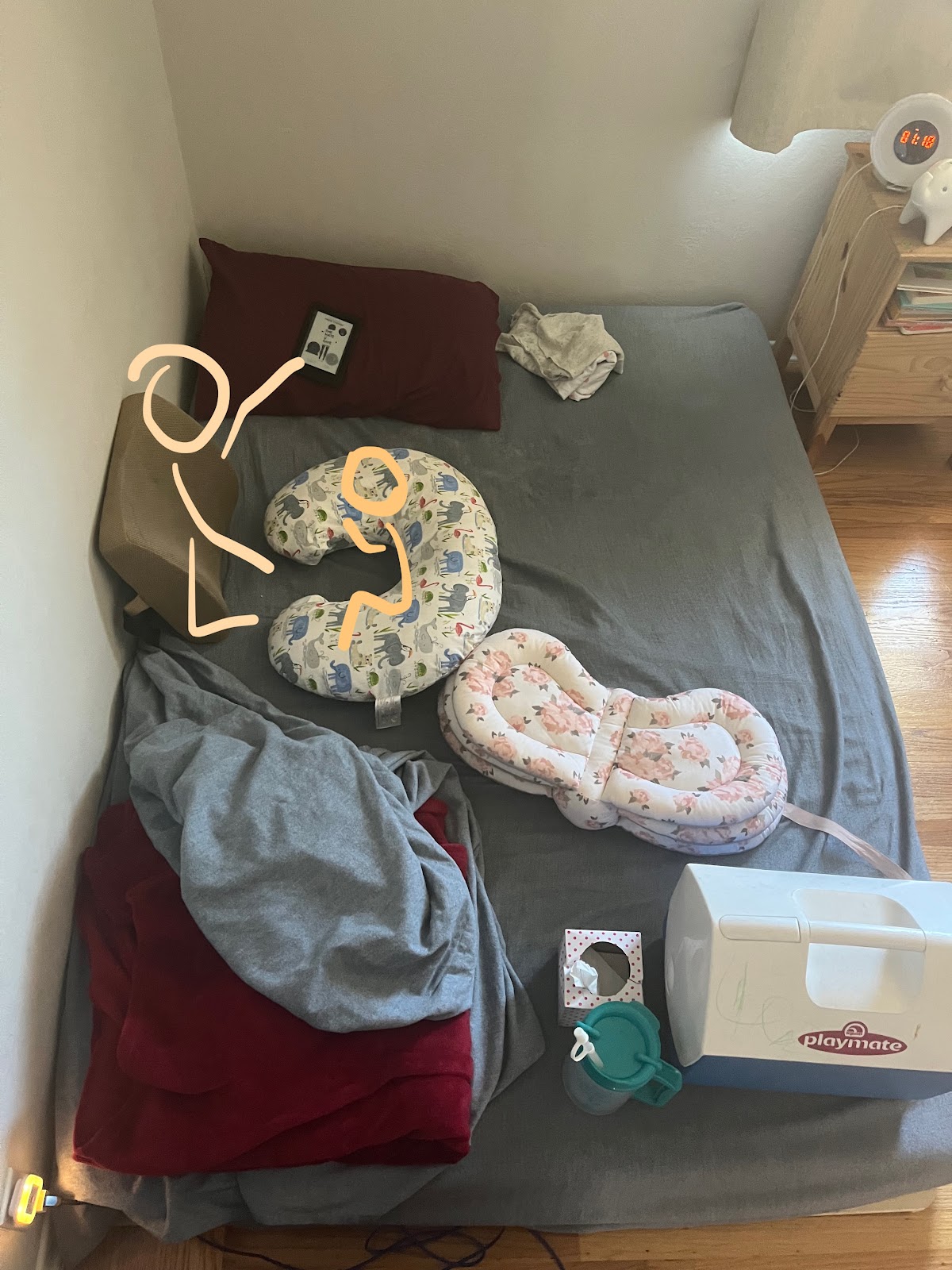 Photo of floor mattress with sheets and pillows in nursing position