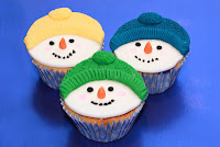 3 cupcakes topped with fondant snowmen heads