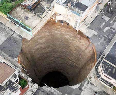 Sinkholes Guatemala on Guatemala Sinkholes The Mystery Unveiled On June 1 2010 Two Sinkholes