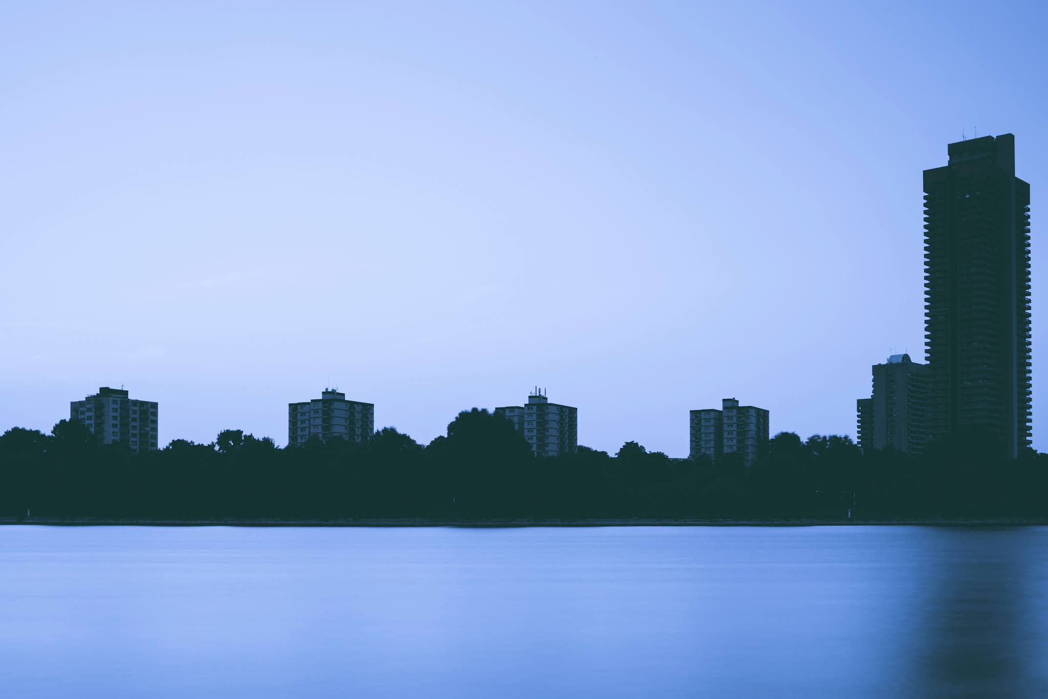 city-river-evening-buildings-5997x4003