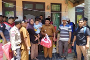 Dinas Sosial Aceh Besar Serahkan Bantuan untuk korban kebakaran di Gampong Lamsiteh