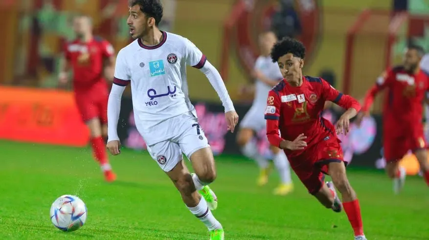 ضمك يتعادل مع العدالة بهدفين لكل منهما في الدوري السعودي
