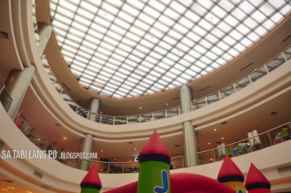 Lucky chinatown mall interior