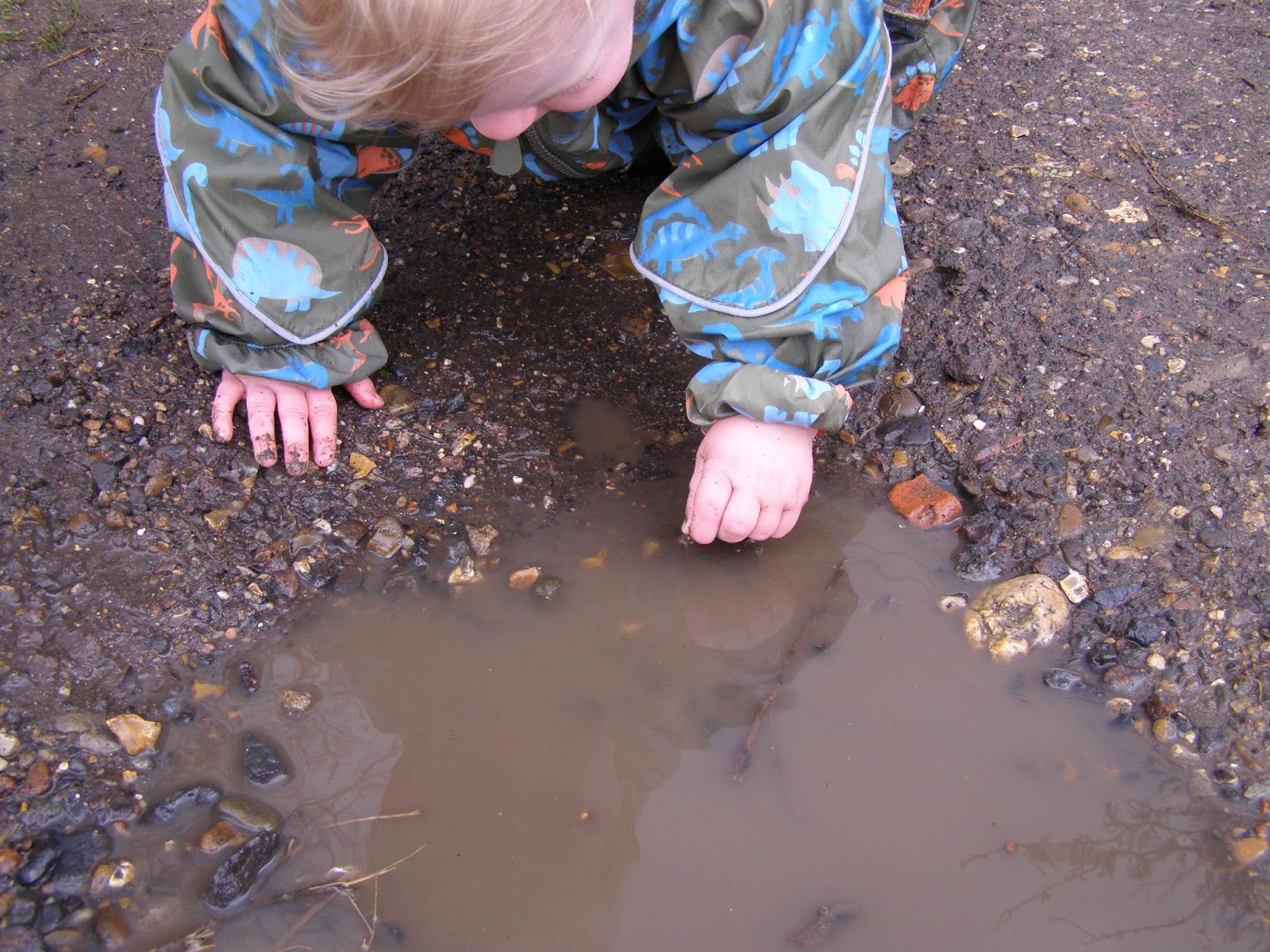 Mud Mud Marvellous Mud: Dirty Ditches and Puddle Play - 