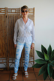 marble coloured blue jeans and stripy shirt for a relaxed look