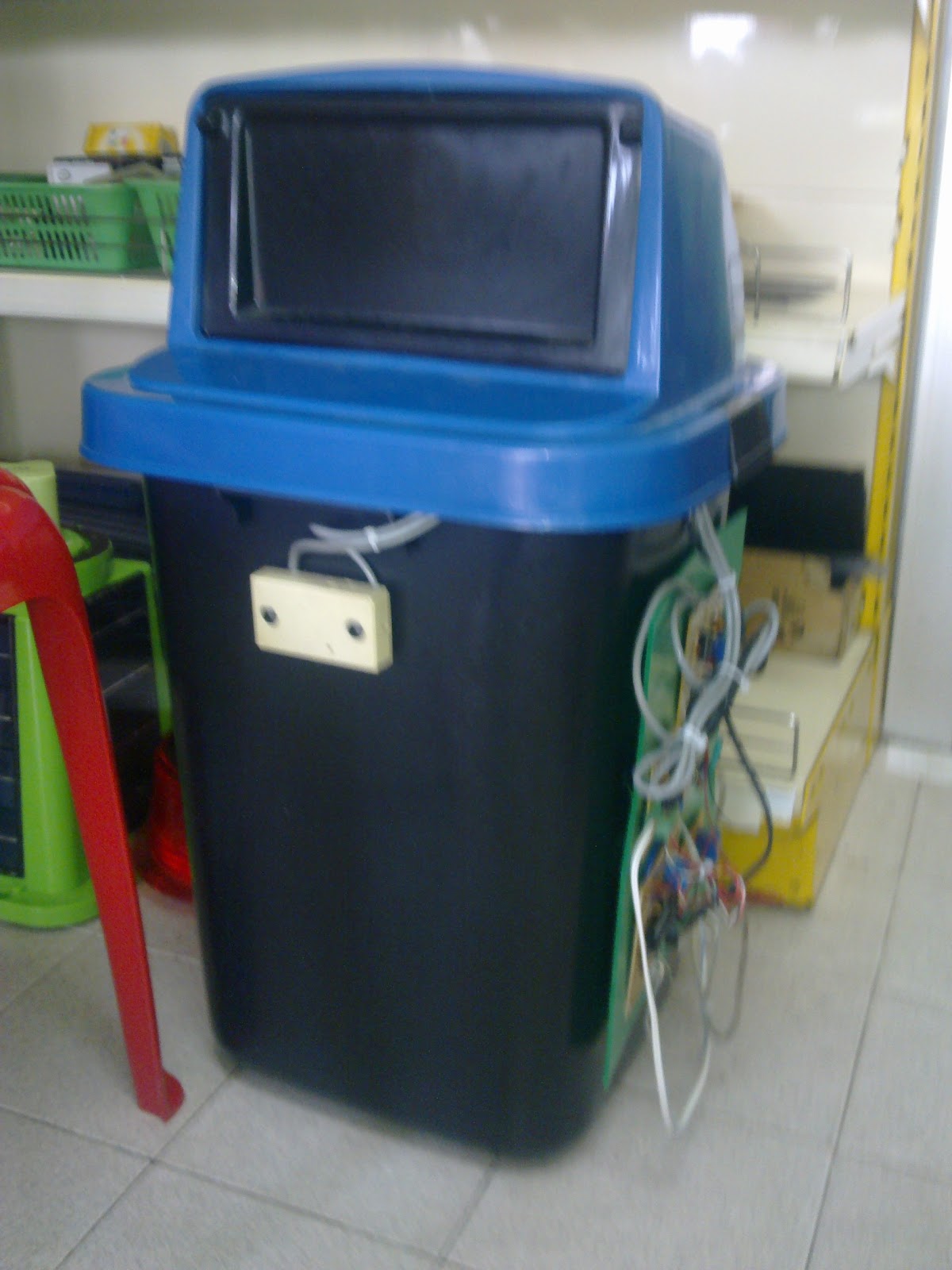 TEMPAHAN PROJEK ELEKTRONIK: Tong Sampah Automatik 