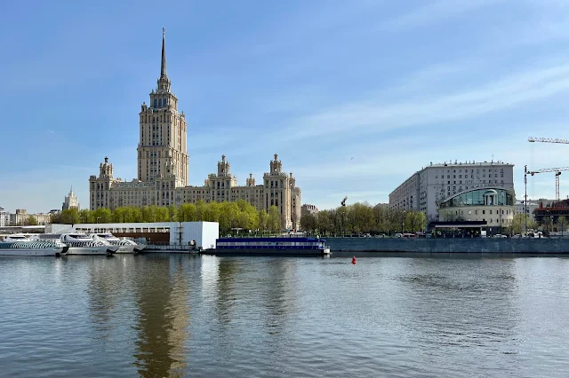 Краснопресненская набережная, Москва-река, набережная Тараса Шевченко, гостиница Radisson Collection Moscow («Украина») Краснопресненская набережная, Москва-река, набережная Тараса Шевченко, гостиница Radisson Collection Moscow («Украина»)