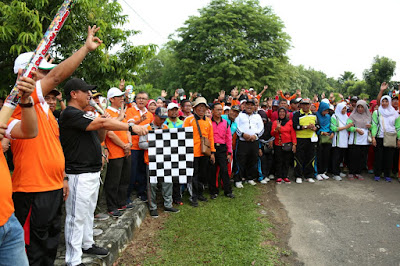 Bupati Chusnunia Potong Tumpeng HUT KORPRI Ke-46 Tahun 2017