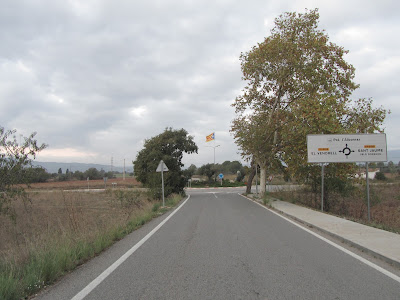 GR-92 - Santa Oliva a La Pobla de Montornès; Santa Oliva, carretera TP-2125, rotonda