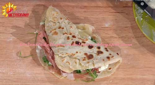 Piadina sfogliata e classica ricetta zia Cri