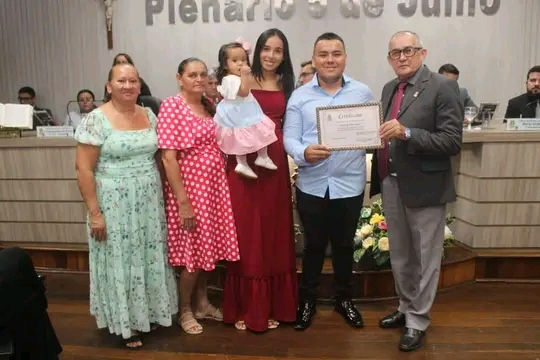 Em sessão Especial, vereador  Raimundo carneiro  Indica o Jovem  Fernando  Felix  para ser homenageado na Câmara Municipal de sobral  