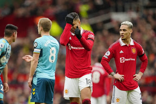 Casemiro kembali diberikan kartu merah oleh wasit Anthony Taylor. Ini kali kedua ia diusir ke luar lapangan sejak kepindahannya ke Man United. Casemiro adalah pemain pertama yang menerima dua kartu merah dalam satu musim Liga Inggris untuk Man United sejak Nemanja Vidic pada musim 2013/2014 silam.