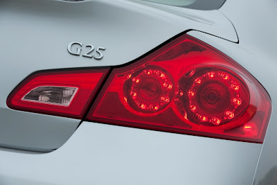 2011 Infiniti G25 Sedan Rear Light