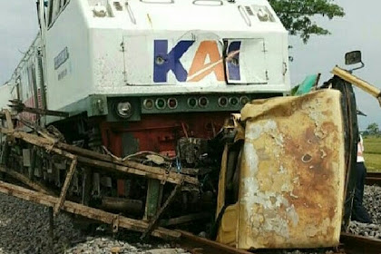 Kecelakaan Truk Tertabrak Kereta Api Di Jombang, Dua Orang Tewas