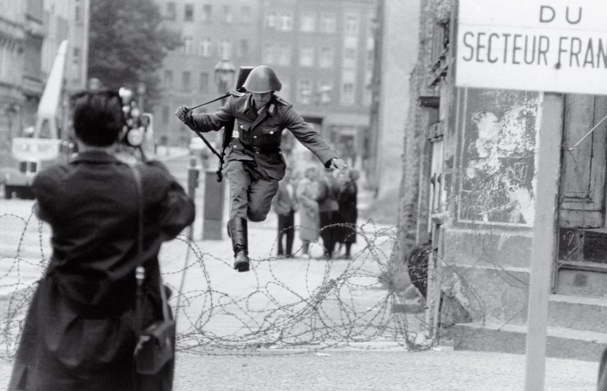 Top 100 Of The Most Influential Photos Of All Time - Leap Into Freedom, Peter Leibing, 1961