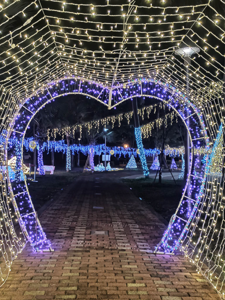 台中沙鹿南勢溪公園聖誕節燈飾，聖誕樹燈海隧道，海線公園賞燈趣