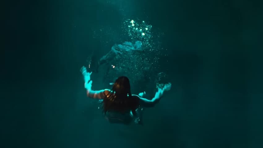 Universal показала трейлер мистического хоррора Night Swim («Ночное купание»)