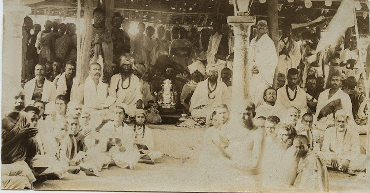 Brahmin & Hindu Priests Worshipping Elephant God (Ganesha) - c1910's