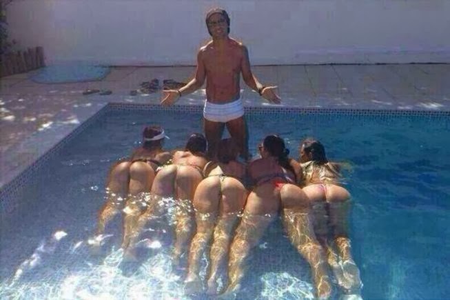 Foto ala Playboy Ronaldinho Buat Heboh Brasil