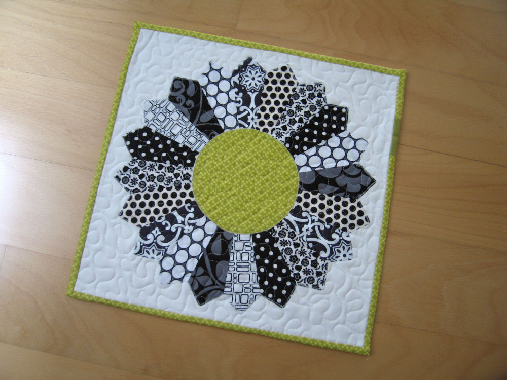 Dresden Plate Block Pattern + Tutorial