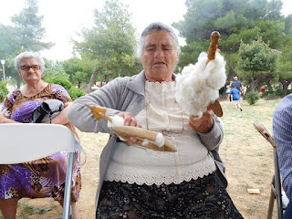  Η τέχνη της μετατροπής της τρίχας από τα πρόβατα σε κλωστή!