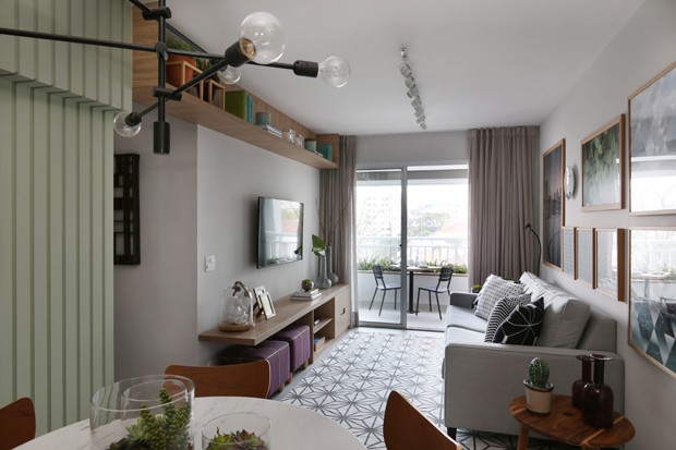 APARTAMENTO 85 M² TEM DECORAÇÃO MIX DE ESTILO ESCANDINAVO COM O GOSTO BRASILEIRO 
