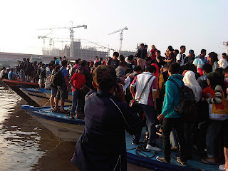 Pengunjung ke Pulau Tidung