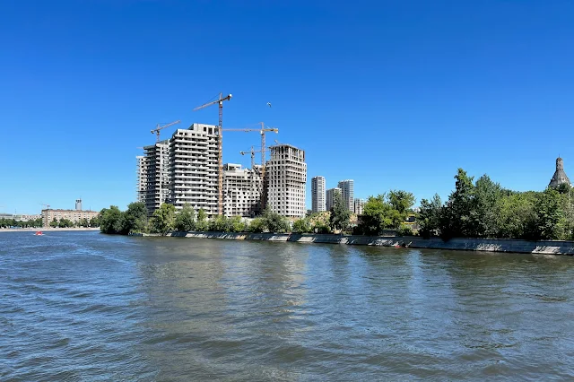 Москва-река, Симоновская набережная, строящийся жилой комплекс Foriver