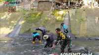 Terus Bergerak Perawatan, Satgas Sektor 22 Sub 14 Bersihkan Sungai Cikapundung Kolot