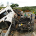 CARRO BATE DE FRENTE COM CARRETA E MATA TRÊS PESSOAS NA BR-116, NO TRECHO DE IRAJUBA-BA