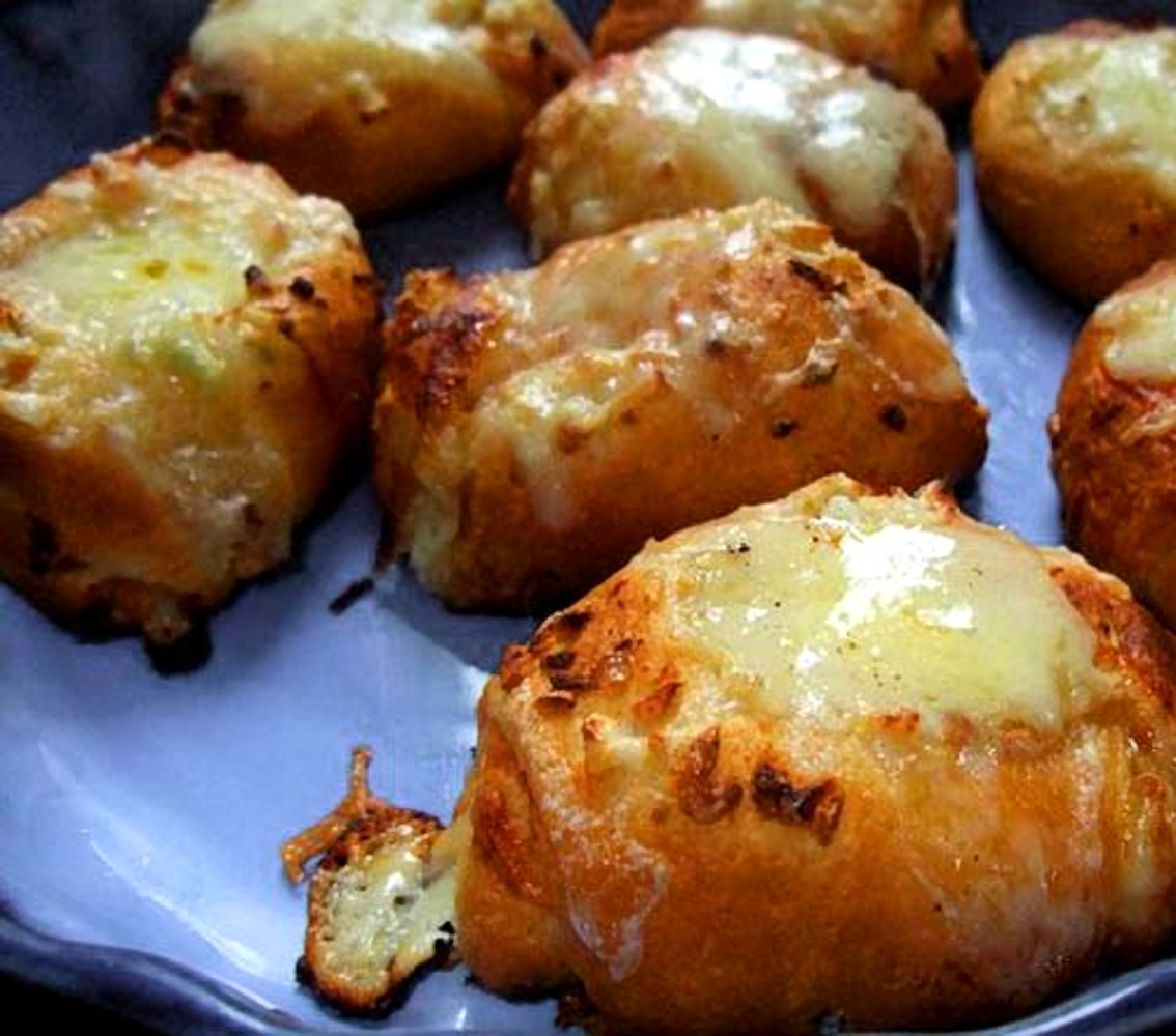 garlic cheese crescent rolls