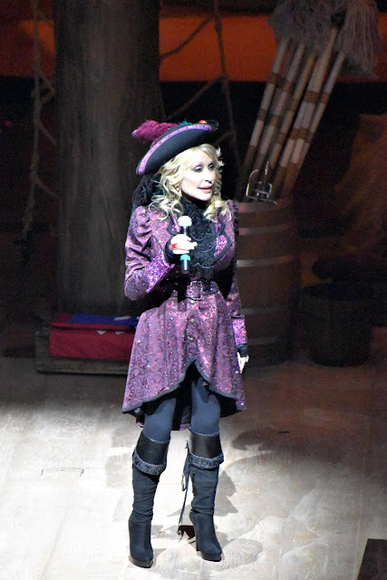 Video: Pirates Voyage Dinner and Show Celebrates Grand Opening with Dolly Parton