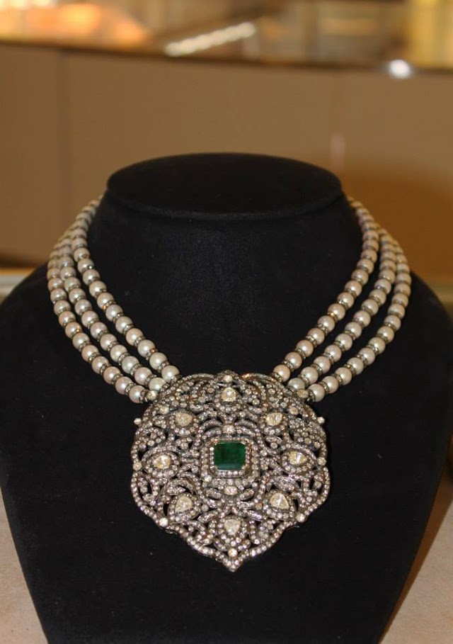 Pearl Necklace with Diamond Pendant with embedded Emerald Stone