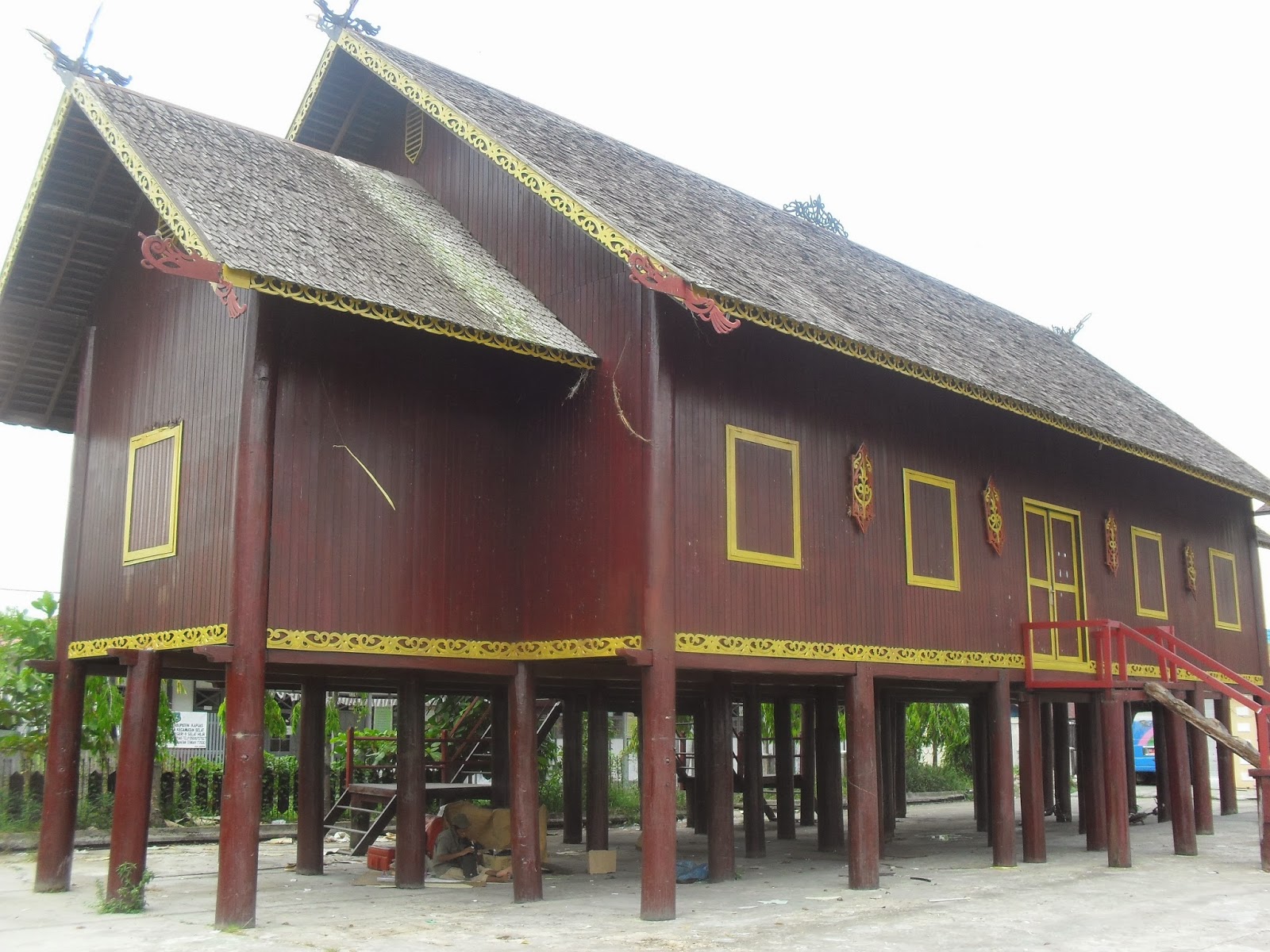 MAHAKAM24 Betang  Rumah  Adat Suku Dayak