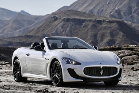 2013 Maserati GranCabrio MC front three quarter