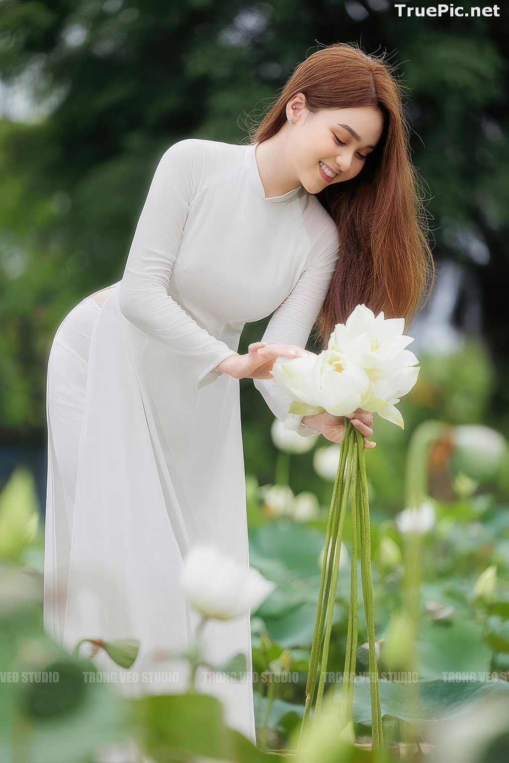 Image Vietnamese Model - Beautiful Girl and Lotus Flower - TruePic.net (56 pictures) - Picture-55