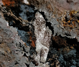 Cristales de rancieita, Bizkaia, Euskadi, España, haz de 2.5 cm