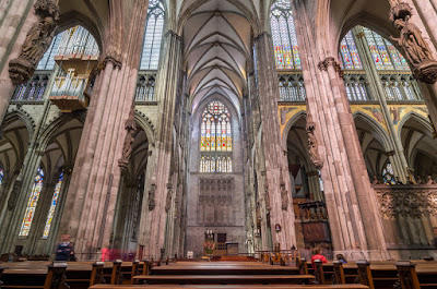 foto do interior da Catedral de Colonia   