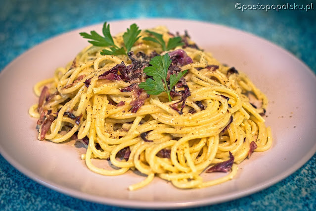 Spaghetti al radicchio, porri e pancetta