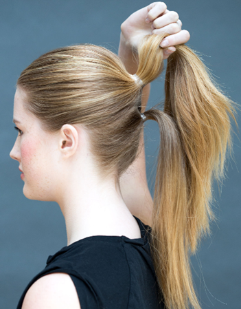 Tutorial Rambut Cantik dan Sederhana Dalam Waktu 10 Detik 