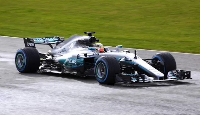 Mercedes W08 EQ Power+