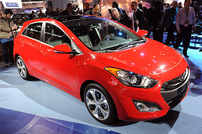 2013 Hyundai Elantra GT Front Angle