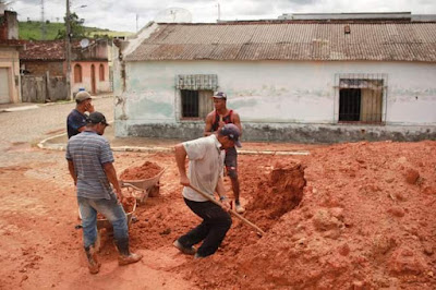 FLORESTA AZUL: RECONSTRUÇÃO DA ESCOLA ANA TAVARES EM SANTA TEREZINHA SEGUE EM RITMO ACELERADO