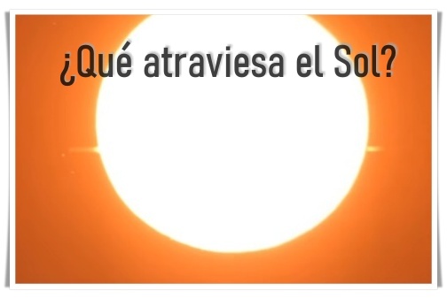 El Sol es atravesado por un OVNI enorme