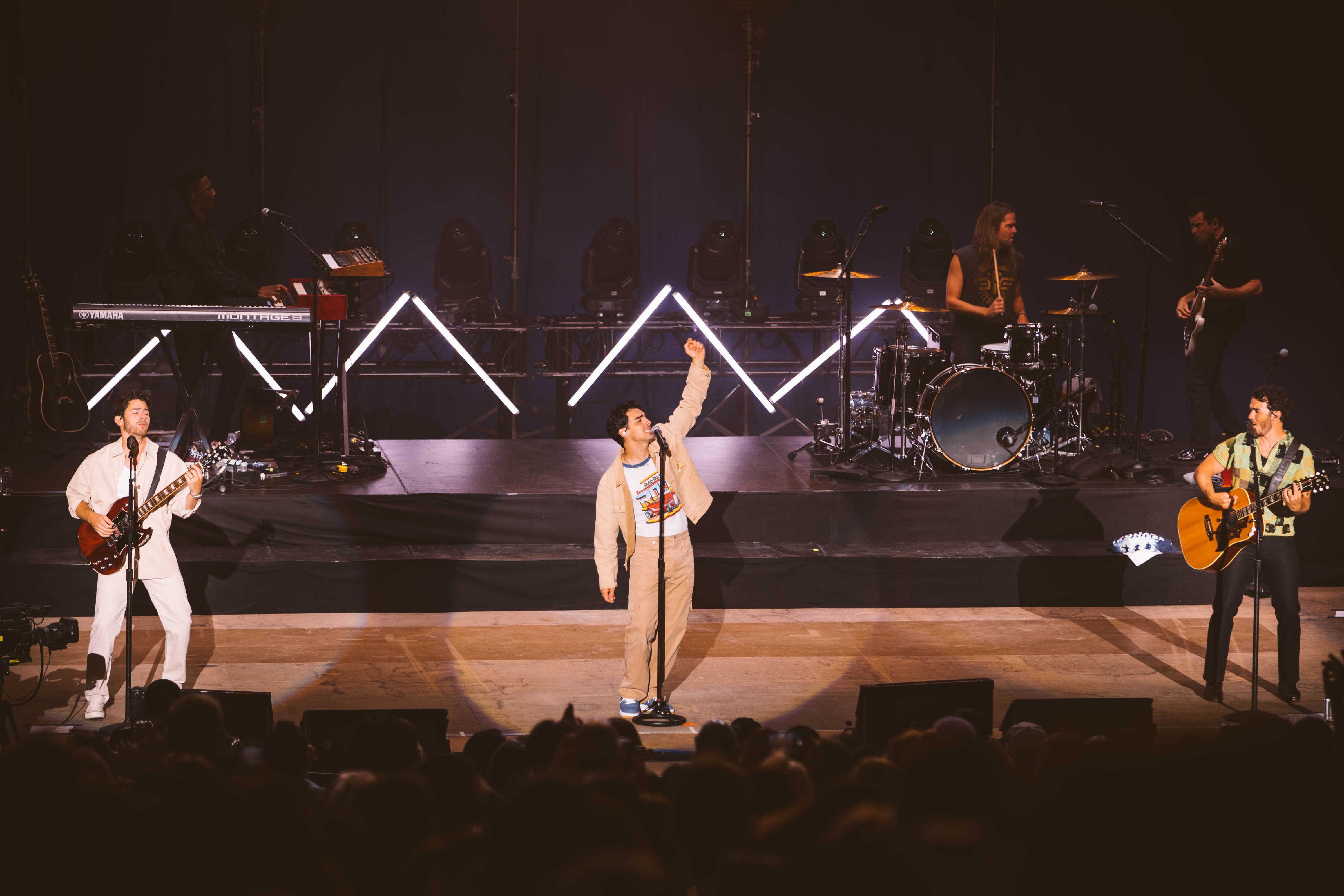 Jonas Brothers @ the Shoreline Amphitheater (Photo: Matt Pang)