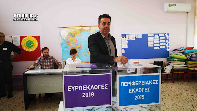 Ο Δημήτρης Κωστούρος άσκησε το εκλογικό του δικαίωμα