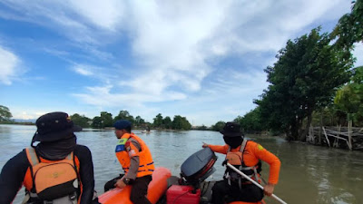 Nyeberang Sungai Walanae, Perahu Kemasukan Air,  Loncat ke sungai, Andi Baso Hanyut 