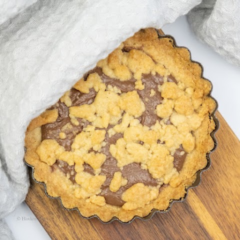 Nutella Crumble Pie