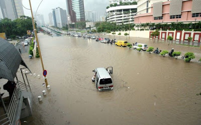 gambar jalan tun razak banjir