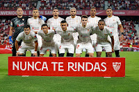 SEVILLA F. C. Temporada 2021-22. Dmitrovic, Joan Jordan, Rekik, En-Nesyri, Fernando, Diego Carlos. Marcos Acuña, Jesús Navas, Óscar Rodríguez, Oussama Idrissi, Jules Koundé. SEVILLA C. F. 3 RAYO VALLECANO DE MADRID 0. 15/08/2021. Campeonato de Liga de 1ª División, jornada 1. Sevilla, estadio Ramón Sánchez Pizjuán. GOLES: 1-0: 19', En-Nesyri. 2-0: 55', Erik Lamela. 3-0: 79', Erik Lamela.